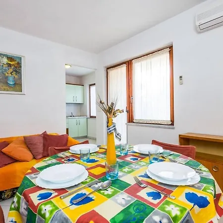 Nikola Apartment *