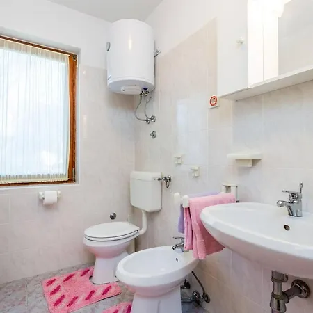 Nikola Apartment