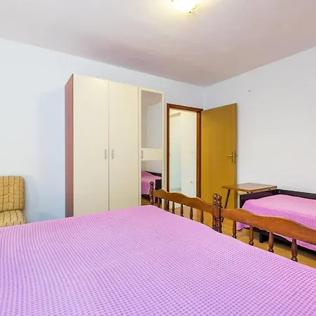 Apartment Nikola *