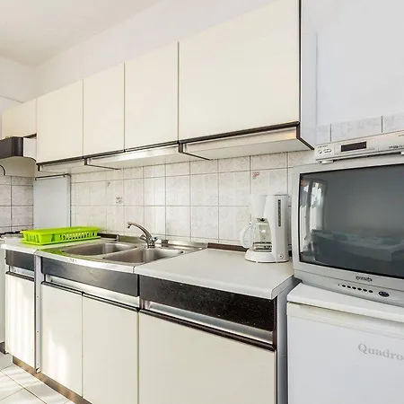 Nikola Apartment *