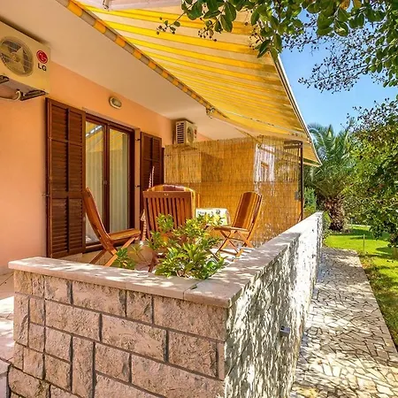 Nikola Apartman