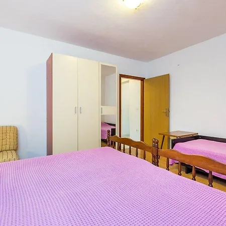 Nikola Apartment *
